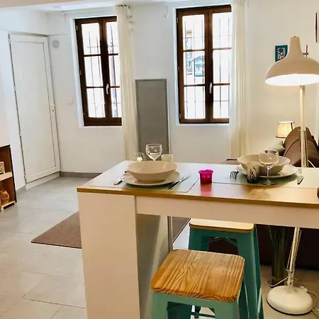 Appartement Studio Sérénité-La Roquette-Rue très calme à Arles Extérieur photo