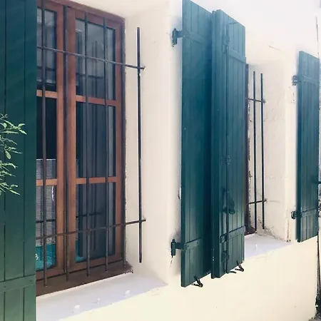 Appartement Studio Sérénité-La Roquette-Rue très calme à Arles Extérieur photo